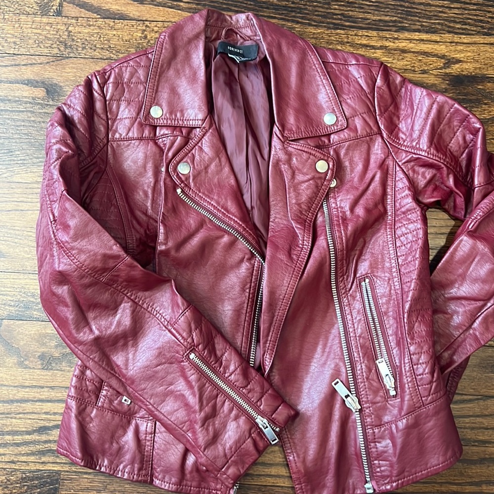 Burgundy faux leather jacket - forever 21 - size small